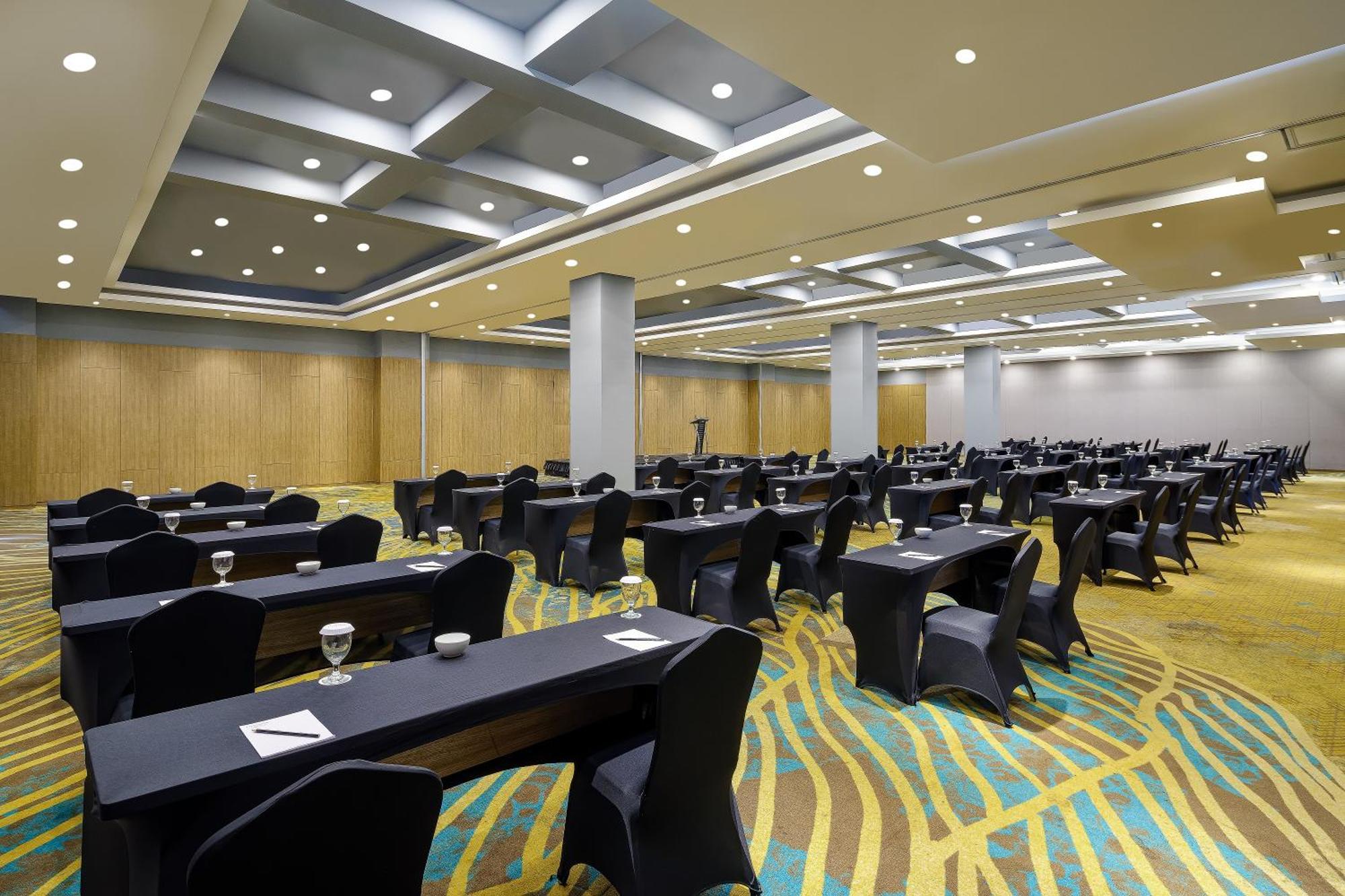 Luminor Hotel Purwokerto By Wh ภายนอก รูปภาพ