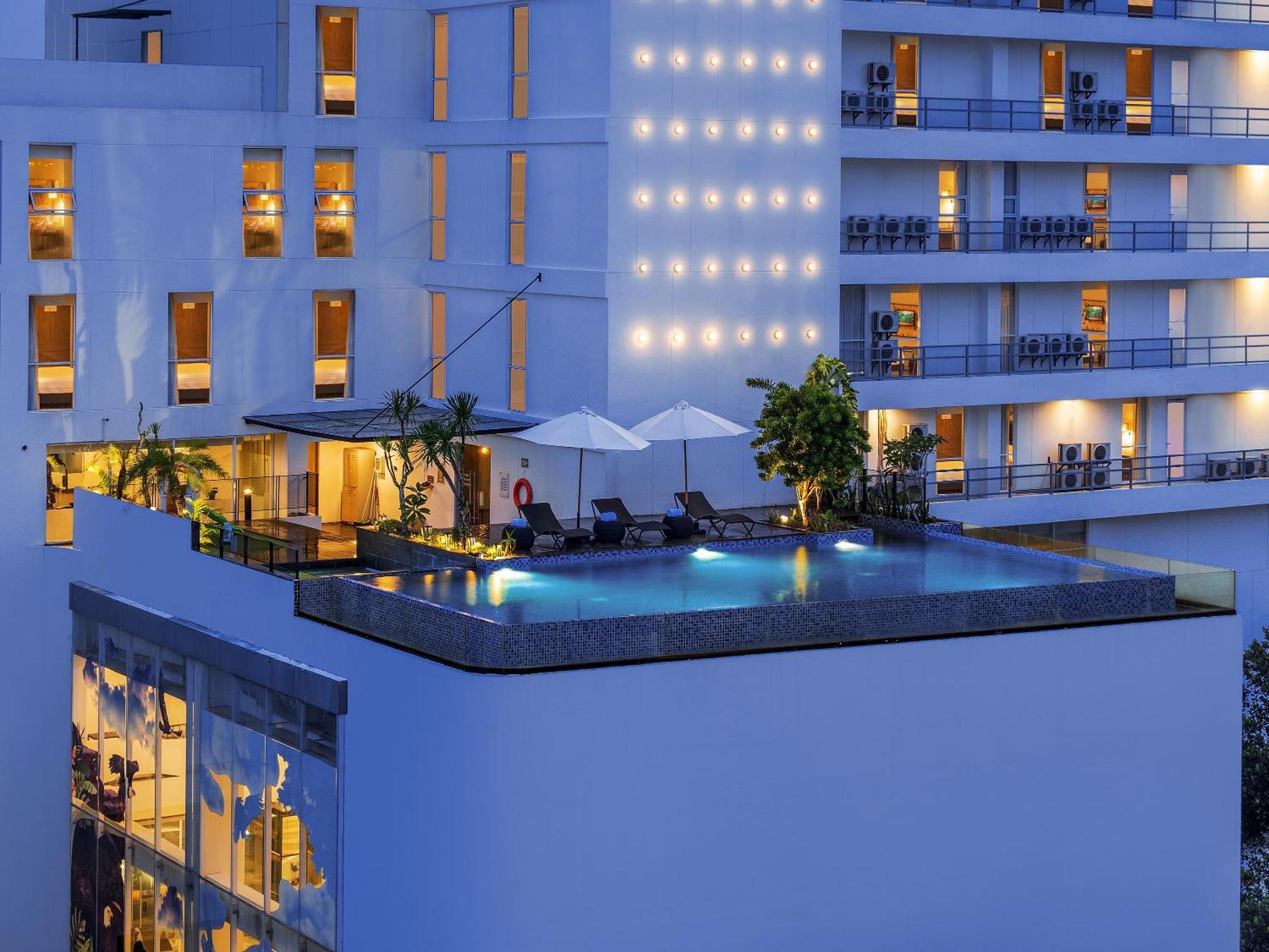 Luminor Hotel Purwokerto By Wh ภายนอก รูปภาพ