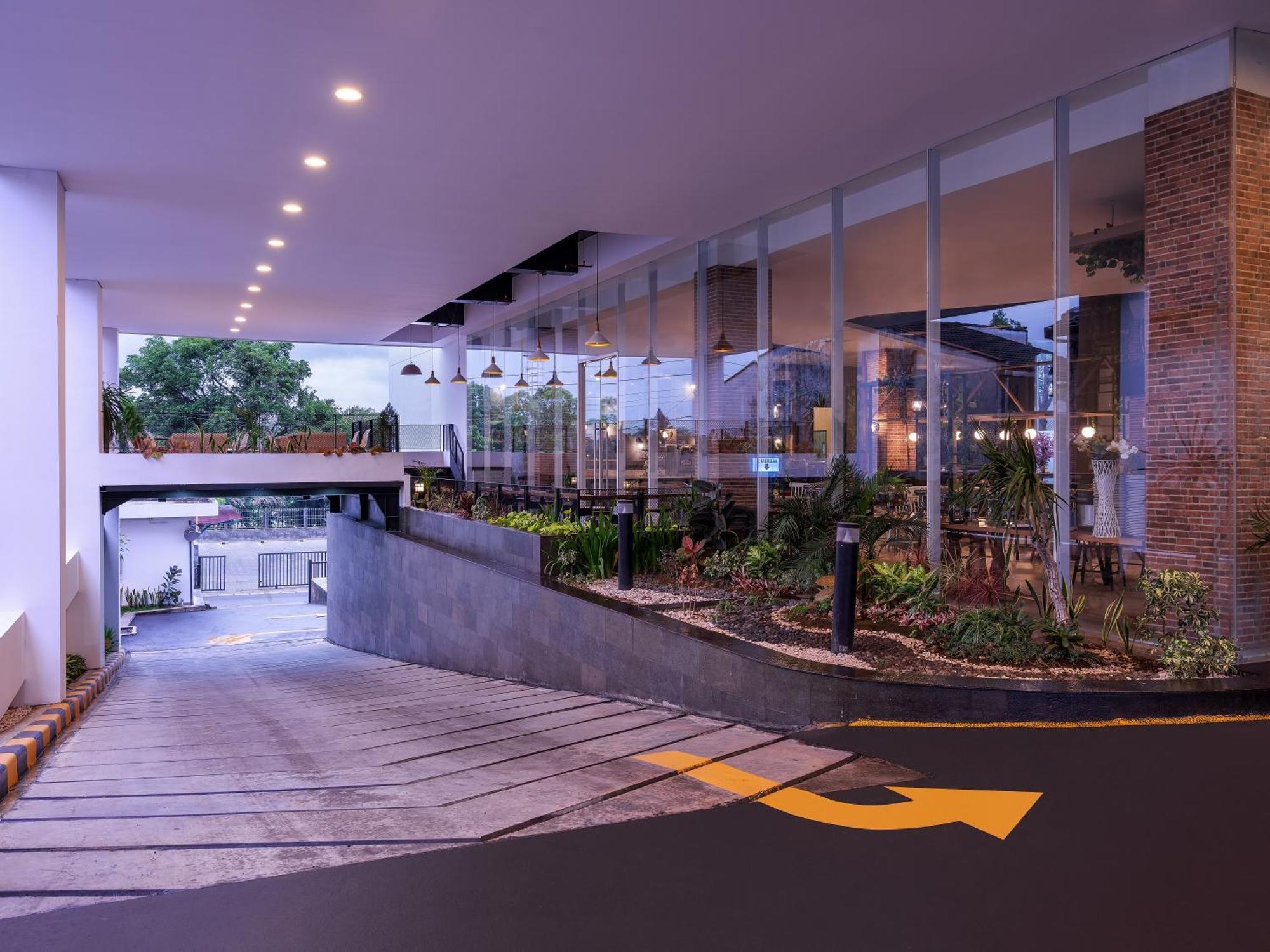 Luminor Hotel Purwokerto By Wh ภายนอก รูปภาพ